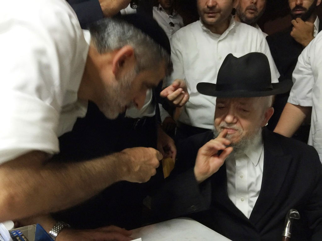 תיעוד: ניחום אבלים בביתו אחותו של אלי ישי