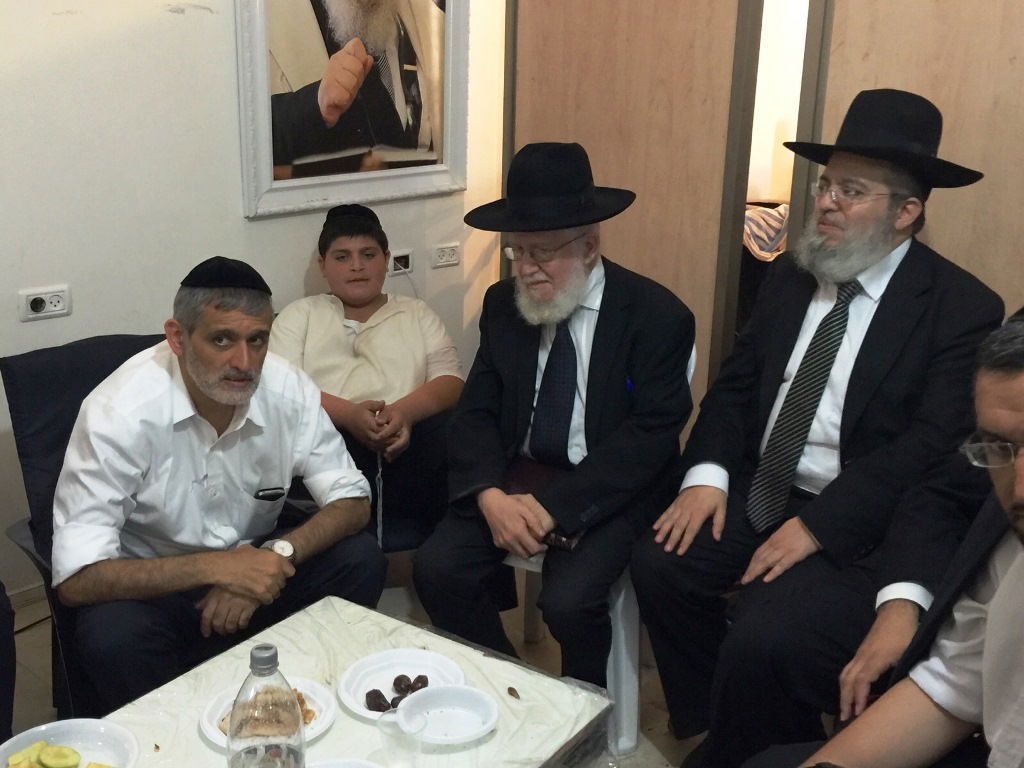 תיעוד: ניחום אבלים בביתו אחותו של אלי ישי