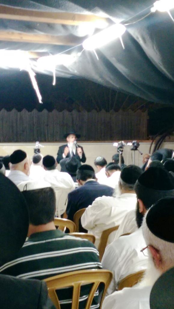 תיעוד: ניחום אבלים בביתו אחותו של אלי ישי