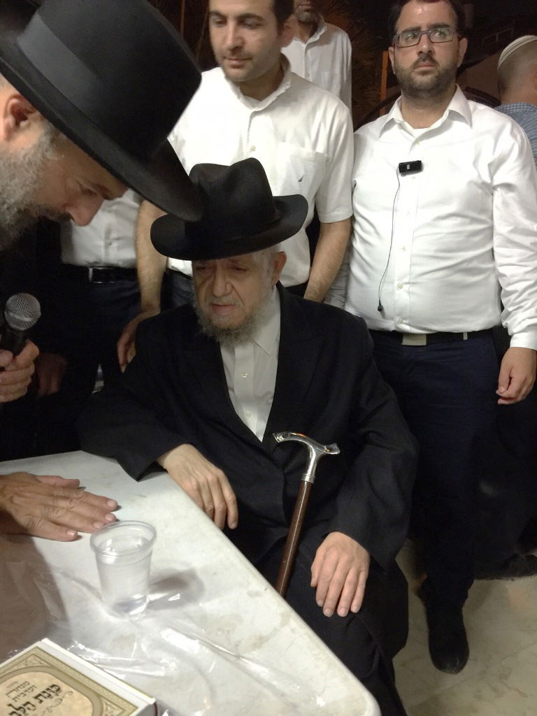 תיעוד: ניחום אבלים בביתו אחותו של אלי ישי