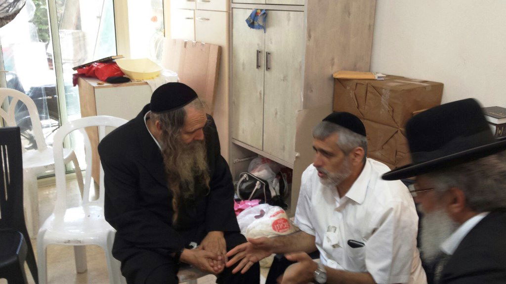 תיעוד: ניחום אבלים בביתו אחותו של אלי ישי