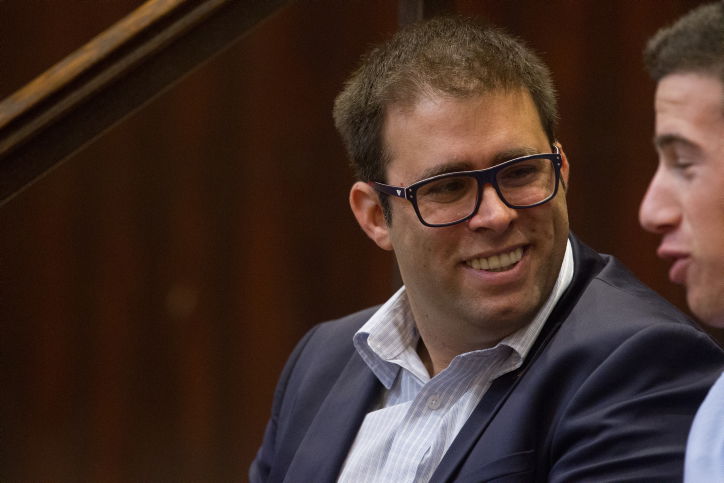 הפרקליטות: לא תפתח חקירה נגד אורן חזן בחשד לאיומים על אדלשטיין