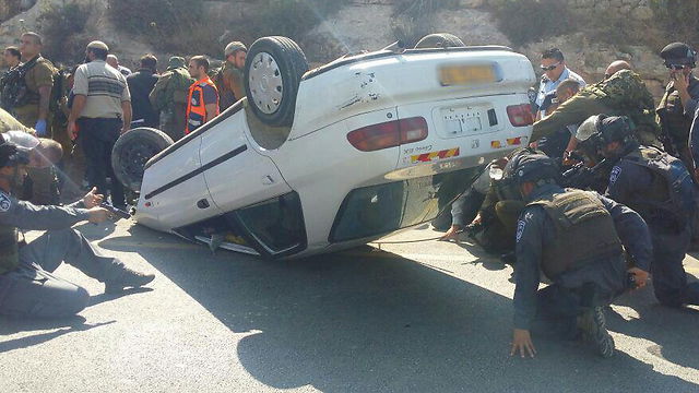 חשד לפיגוע דריסה ליד חברון: חייל צה"ל נפצע באורח קל
