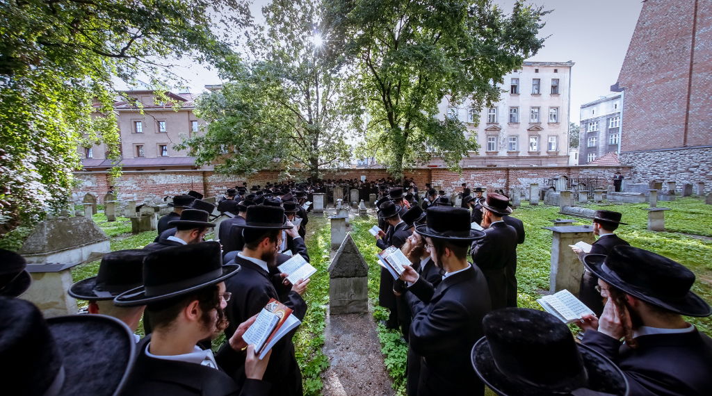 לרגל החתונה: מסע הרבי מבאבוב 45 לפולין