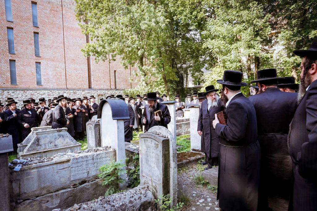 לרגל החתונה: מסע הרבי מבאבוב 45 לפולין