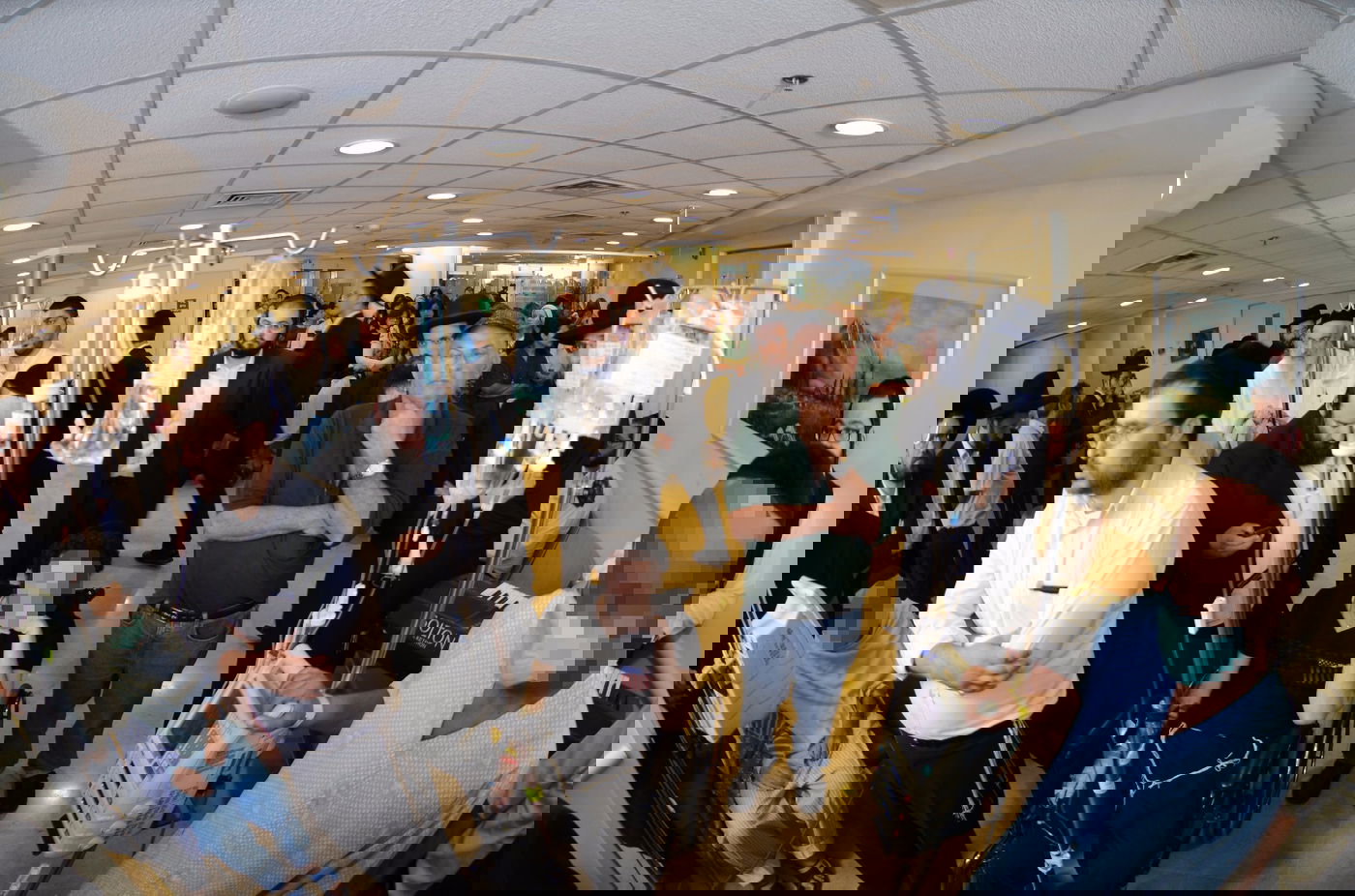 הגר"ח קנייבסקי שימש סנדק בברית בבית החולים