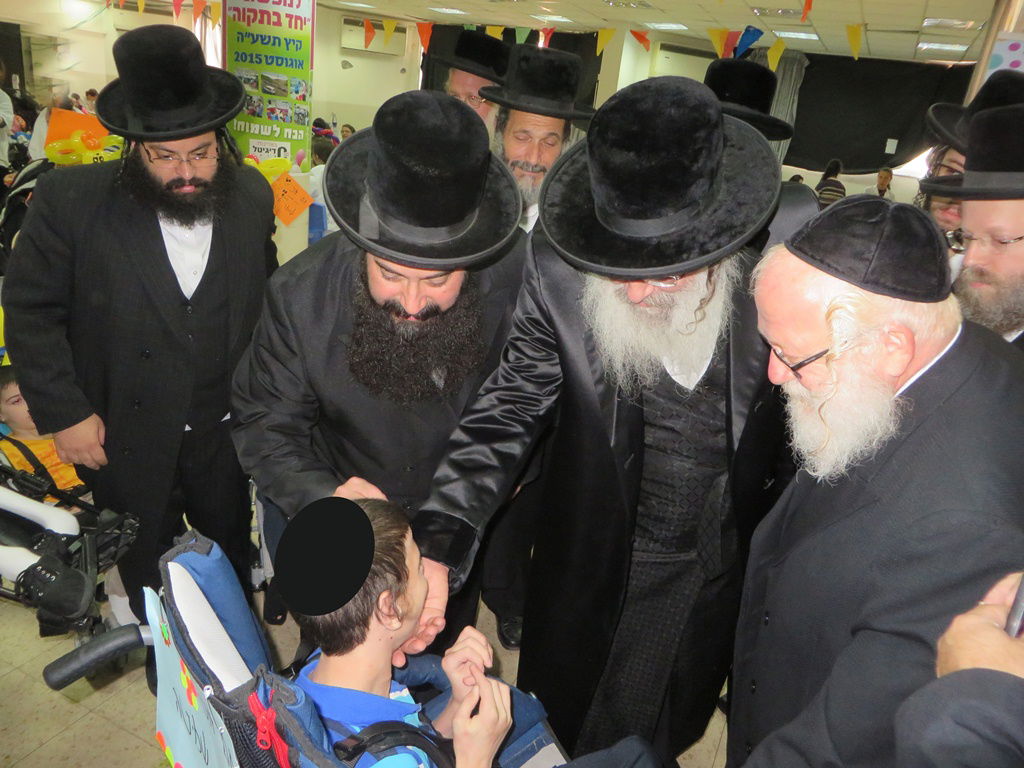 צפו: גדולי ישראל ביקרו ילדים מיוחדים