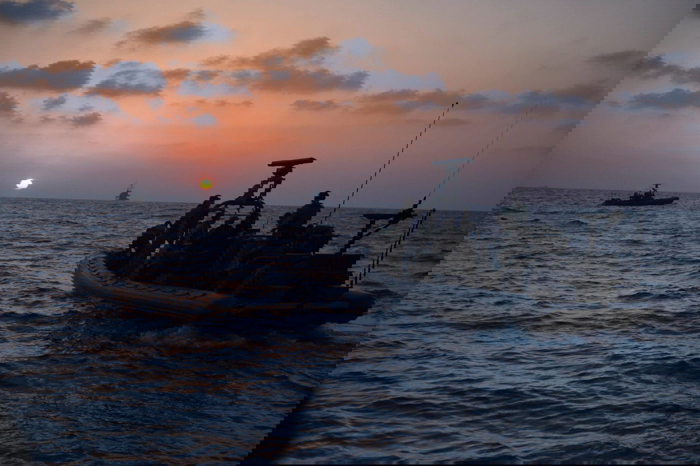 צפו: לוחמי השייטת משתלטים על אסדת גז