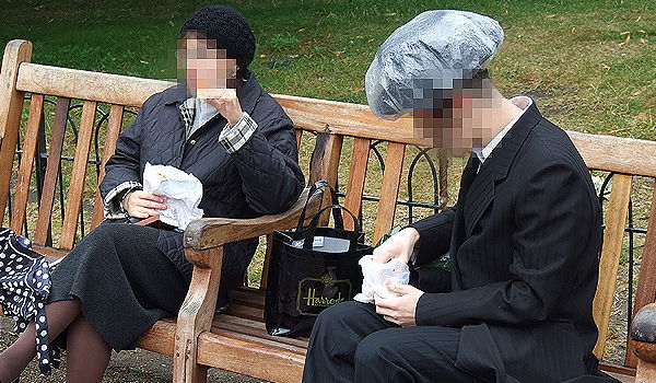 חרדים בפארק בלונדון. למצולמים אין קשר לנאמר בכתבה