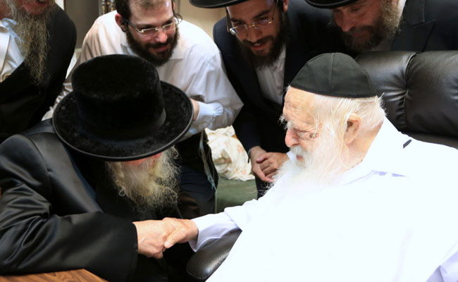 תיעוד: האדמו"ר מטשערנוביל בבית הגר"ח קנייבסקי