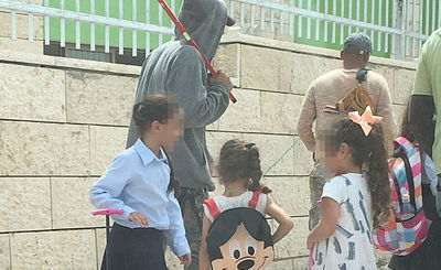 הורים באלעד חוששים: בנותינו לומדות ב"אתר בניה"