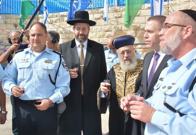 הרבנים הראשיים השתתפו בטקס הרמת כוסית במשטרה