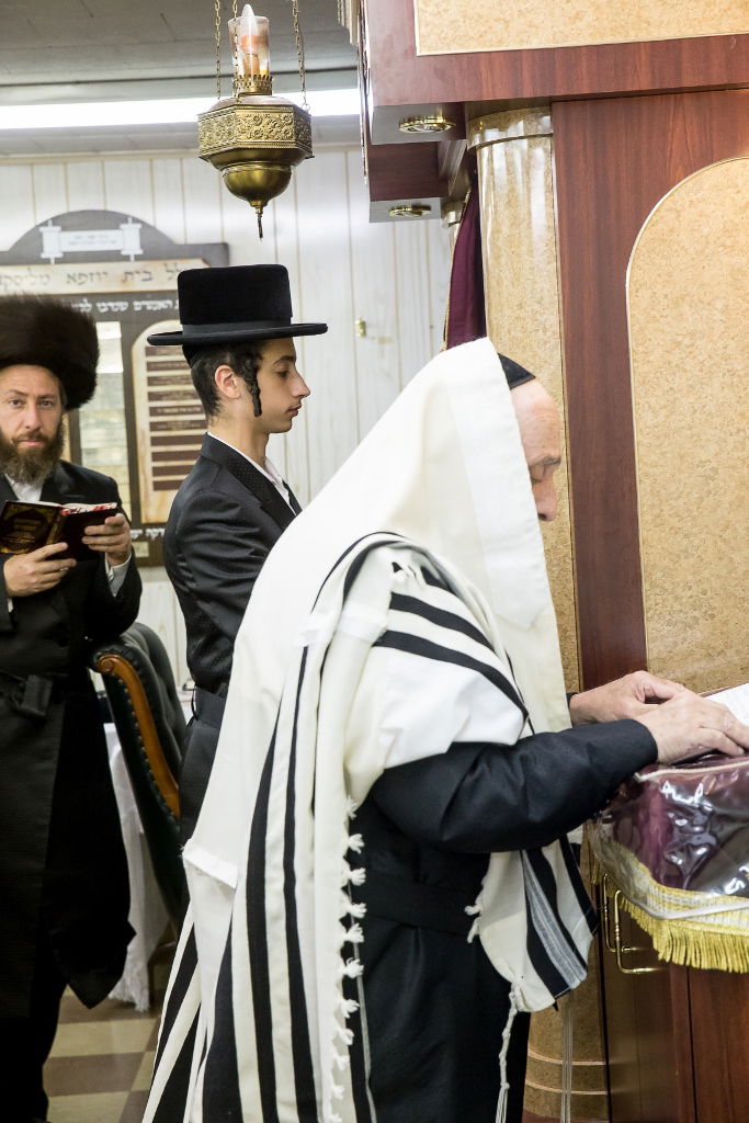 גלריה: סליחות אצל אדמו"רי ורבני בורו פארק