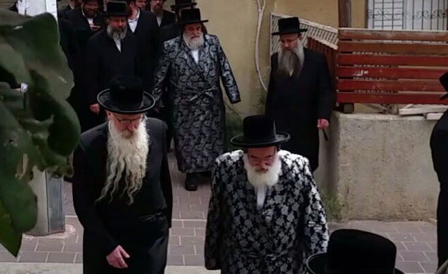 הרבי מויז'ניץ הזמין את אחיו הרבי מויז'ניץ למעמד הגדול