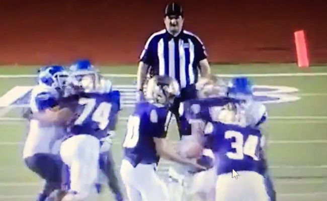 כואב: שחקני הפוטבול נקמו בשופט - והושעו