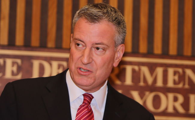 דה בלאזיו, עמד במילתו