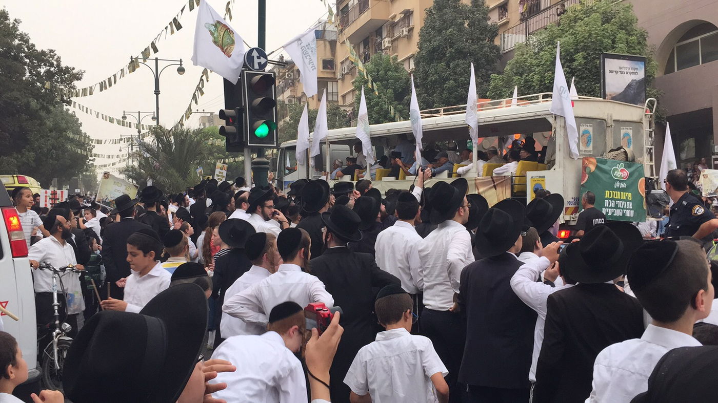 שידור חוזר מבני ברק: רבבות מצדיעים לשומרי השמיטה