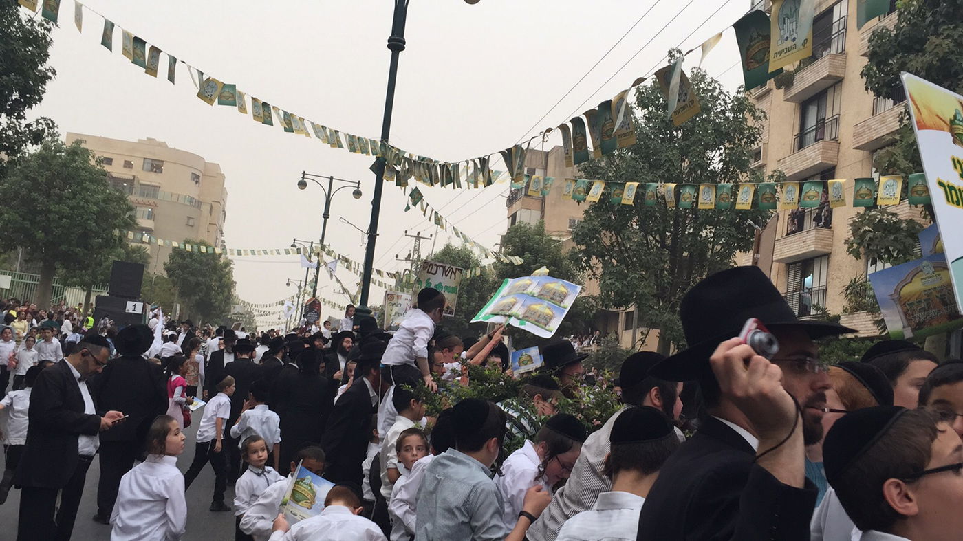 שידור חוזר מבני ברק: רבבות מצדיעים לשומרי השמיטה