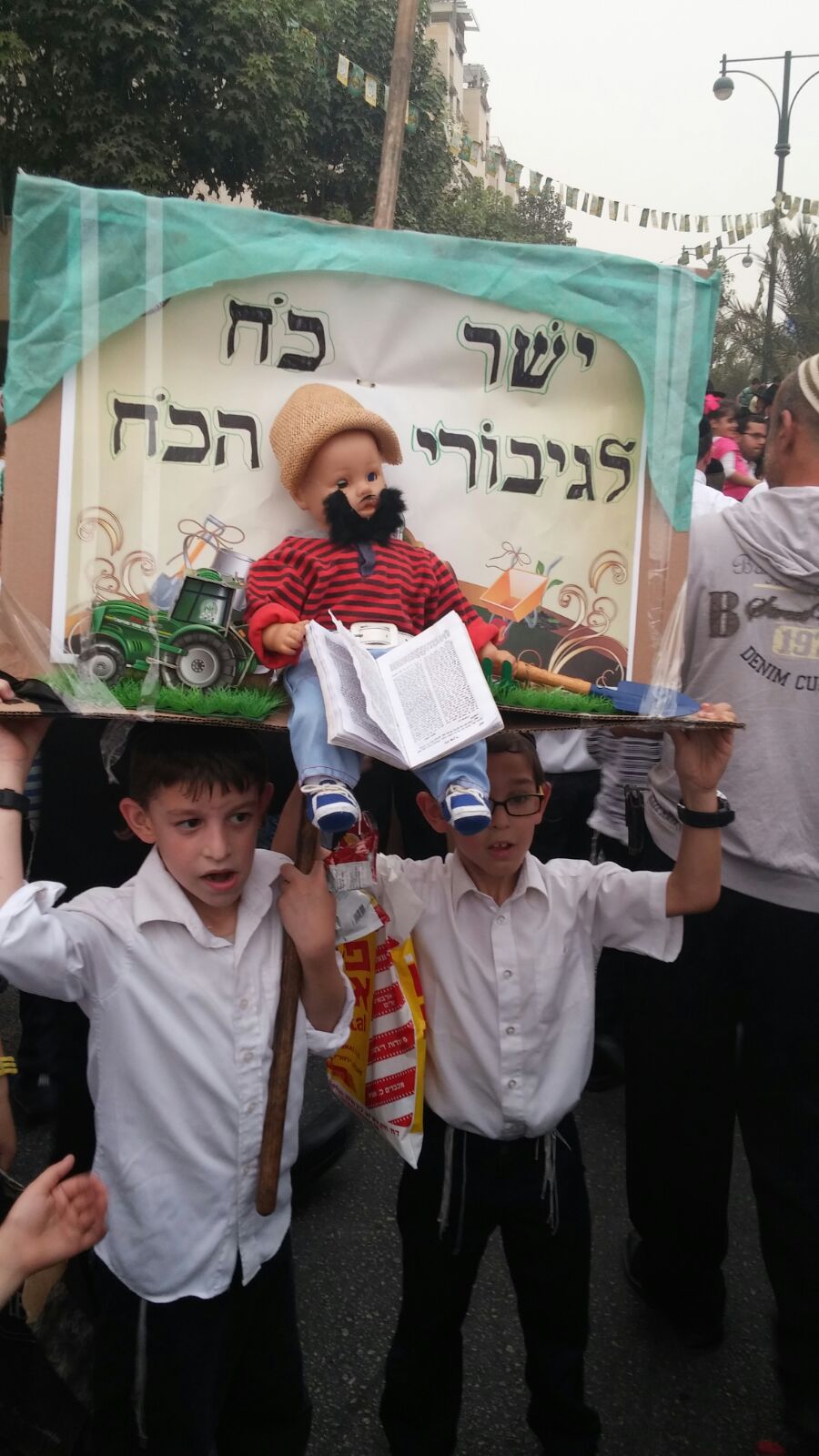 שידור חוזר מבני ברק: רבבות מצדיעים לשומרי השמיטה