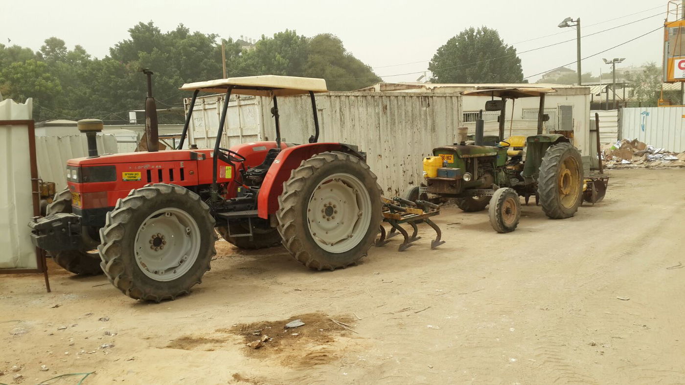 טרקטורים שילוו את האירוע