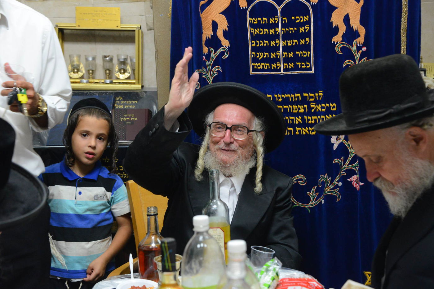 הרבי מזלאטשוב ערך טיש להילולת זקנו. צפו בגלריה