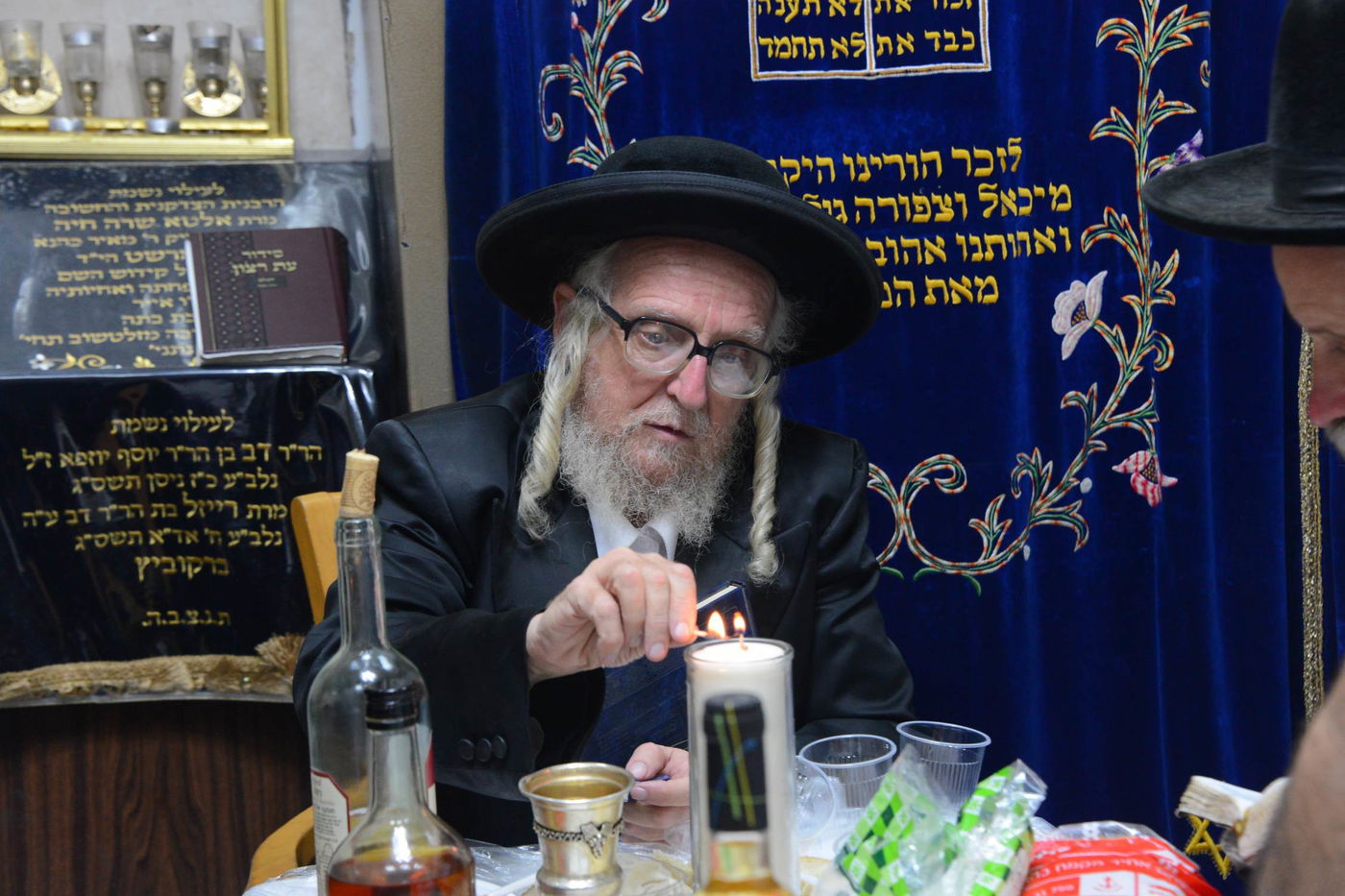 הרבי מזלאטשוב ערך טיש להילולת זקנו. צפו בגלריה