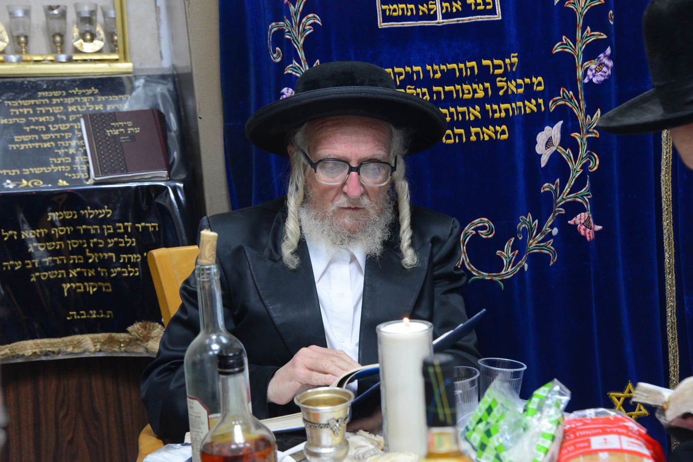 הרבי מזלאטשוב ערך טיש להילולת זקנו. צפו בגלריה