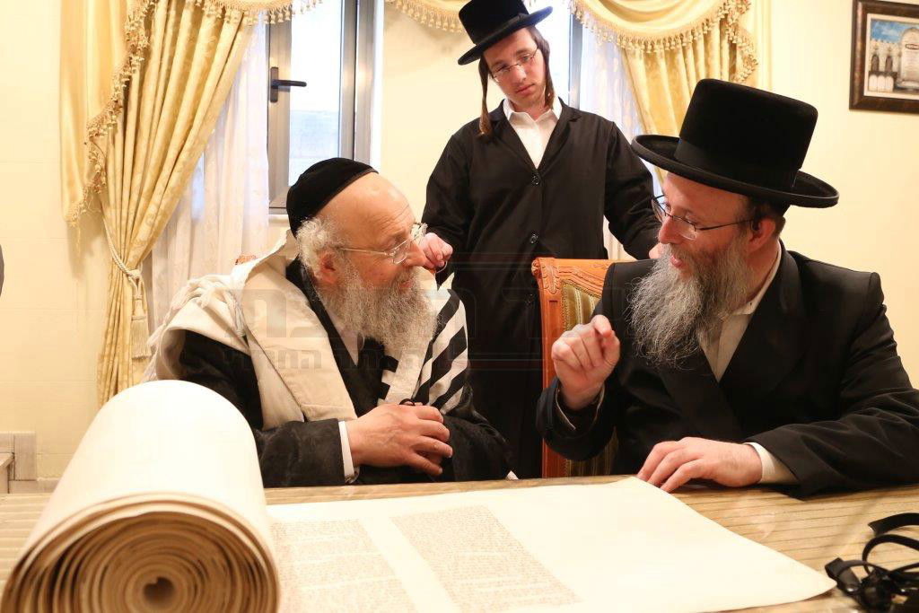 הכנסת ספר תורה לביהמ"ד בעלעד בבורו פארק • גלריה