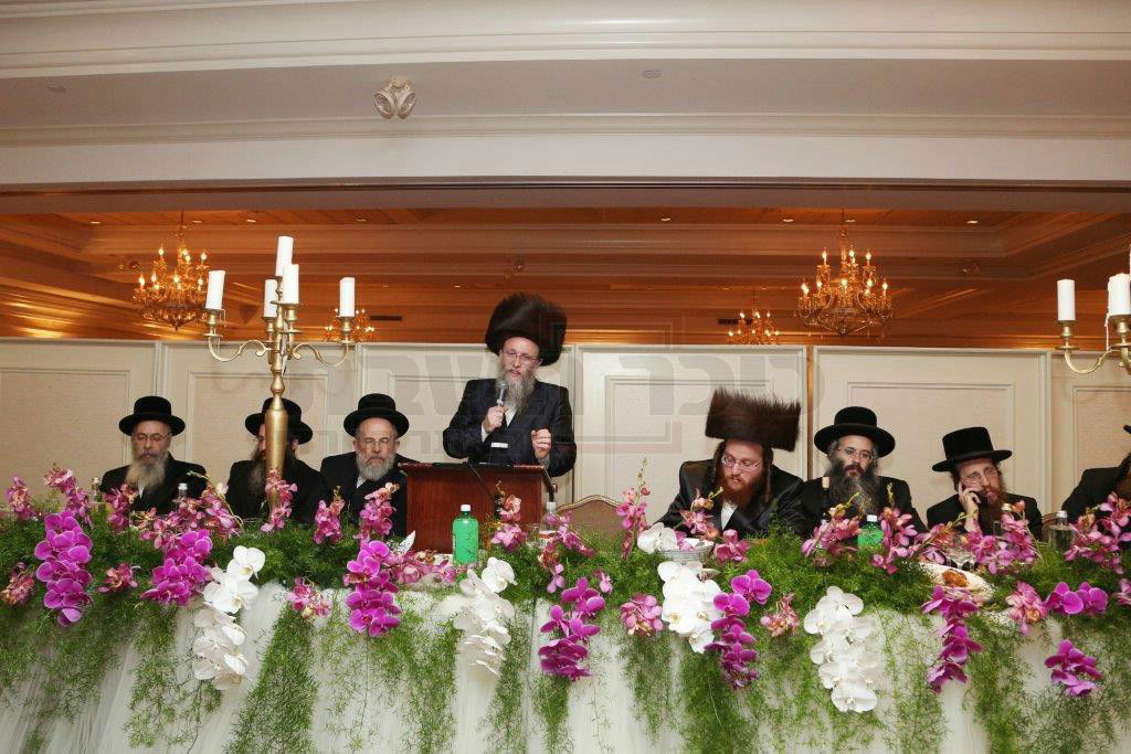 הכנסת ספר תורה לביהמ"ד בעלעד בבורו פארק • גלריה