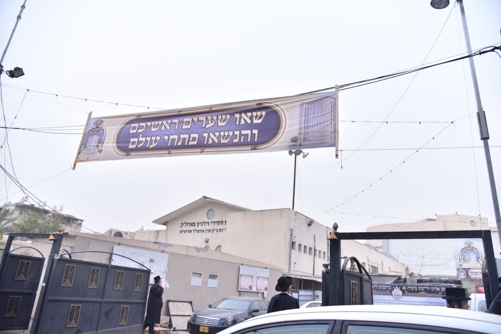 ההכנות בויז'ניץ למעמד חנוכת הבית • גלריה