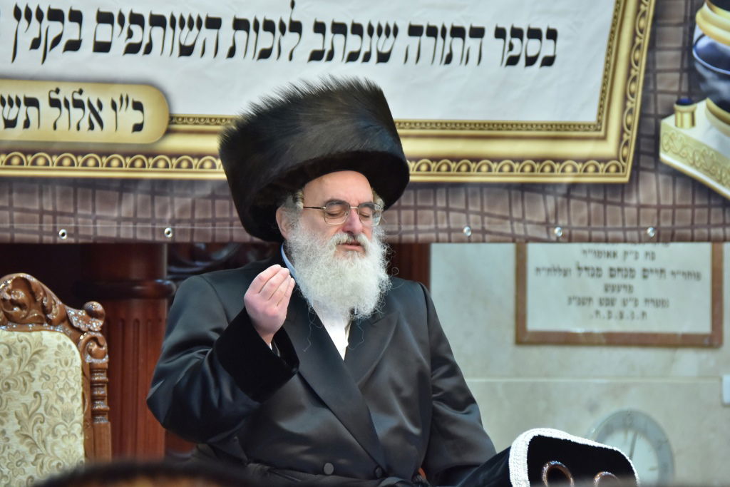 גלריית ענק ומסכמת: האדמו"רים האחים רקדו יחד. צפו