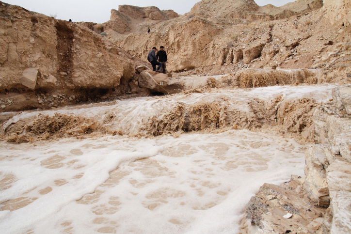 התחזית: חם מהרגיל ויתכנו גשמים מקומיים ושיטפונות