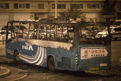 האוטובוס שעלה באש בראס אל עמוד