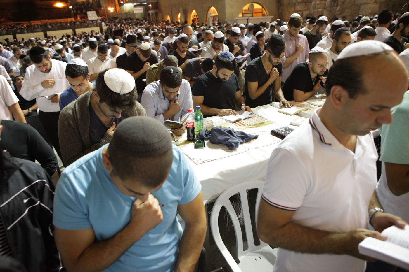 אלפים בעצרת סליחות בכותל בראשות הראשל"צ הגר"ש עמאר