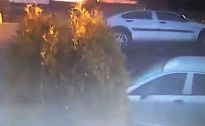 תיעוד מקומם: נהג התנגש ברכב חונה, עלה עליו - והמשיך בנסיעה