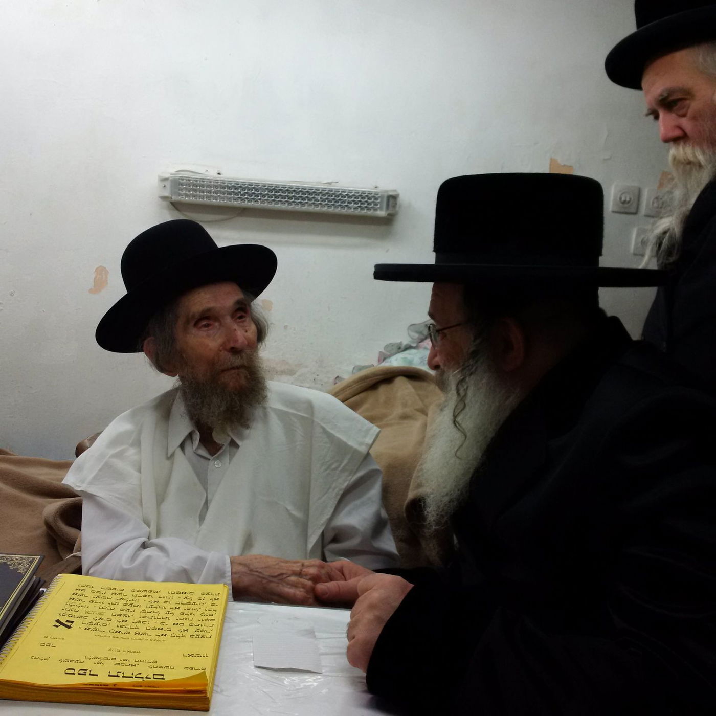 הרבי מנדבורנה התברך אצל מרן הרב שטיינמן • תמונות