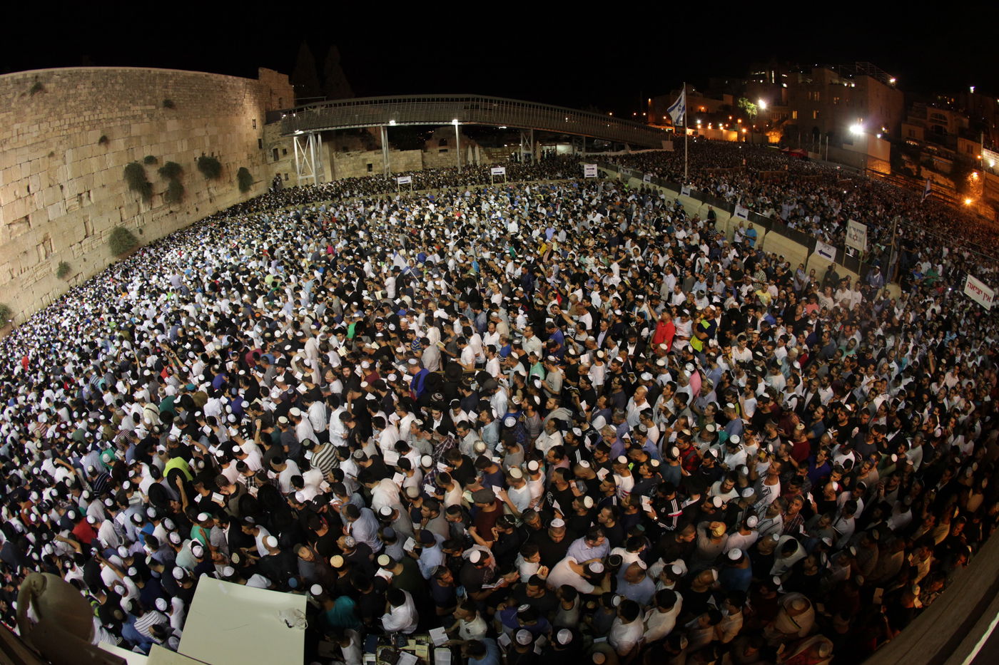 רבבות במעמד הסליחות, אמש