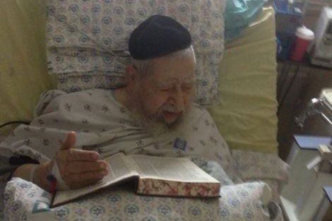 מרן פוסק הדור רבי עובדיה יוסף זצוק"ל בבית החולים
