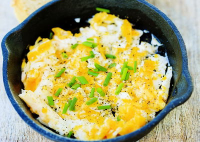 ביצה מקושקשת במיקרוגל שמוכנה תוך 2 דקות