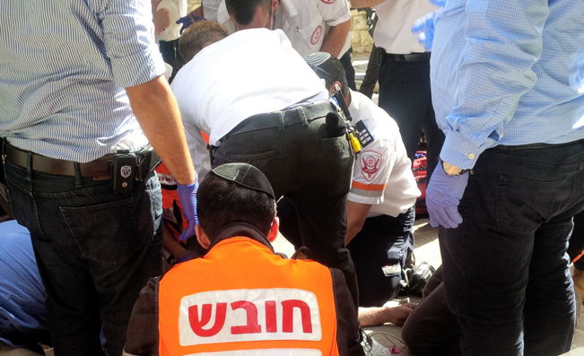 חרדי התחשמל במהלך בניית סוכה בירושלים; מצבו קשה