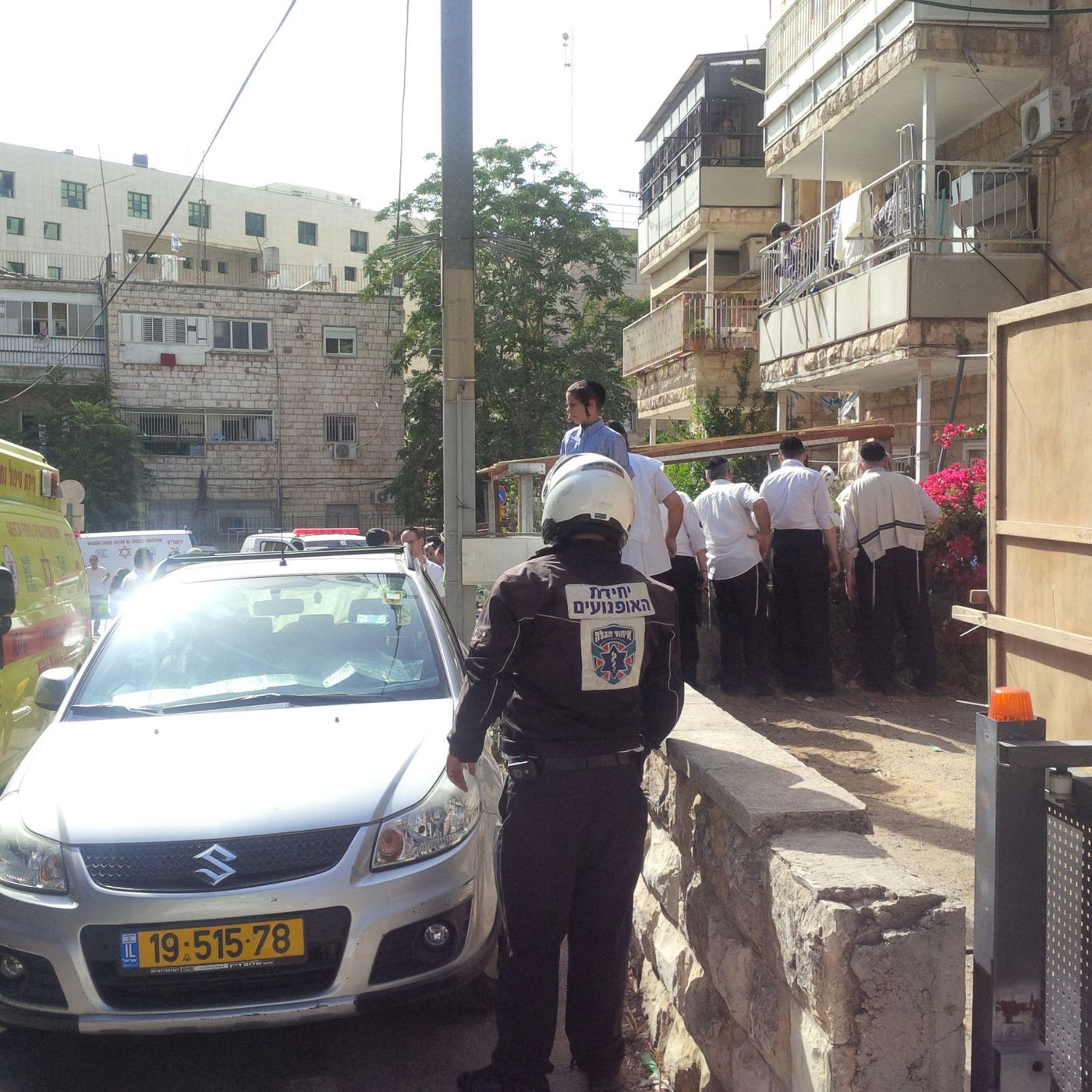 חרדי התחשמל במהלך בניית סוכה בירושלים; מצבו קשה