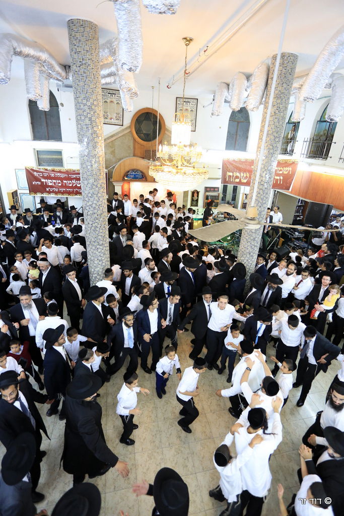 שמחת בית השואבה אצל הגר"ש מחפוד. צפו