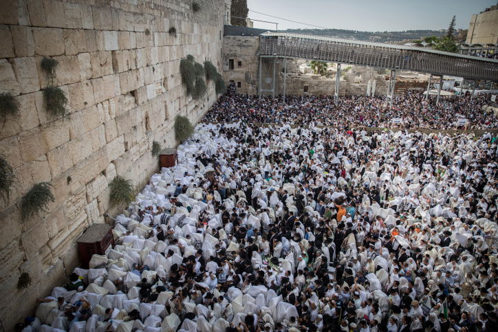 תיעוד ענק: מעמד ברכת כהנים בכותל המערבי