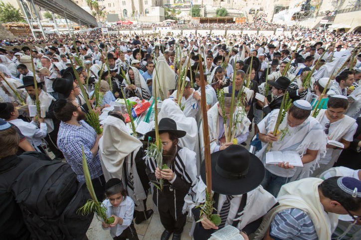 תיעוד ענק: מעמד ברכת כהנים בכותל המערבי