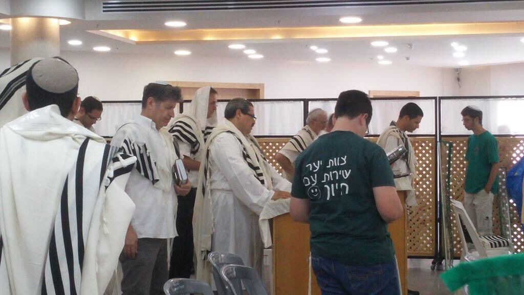 תיעוד: המפכ"ל המיועד רוני אלשיך חזן בתפילת הושענא רבה