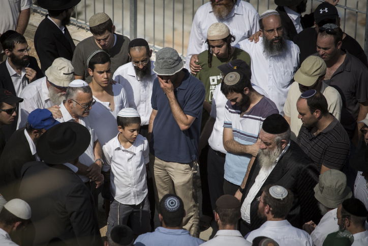 ערב חג "שמחת תורה": אלפים בהלוויות הנרצחים הרב נחמיה לביא והרב אהרון בניטה הי"ד