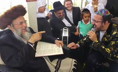 צפו: ליפא שמעלצר והרב קלמן גולדשמידט - "הני תרי בדחני"