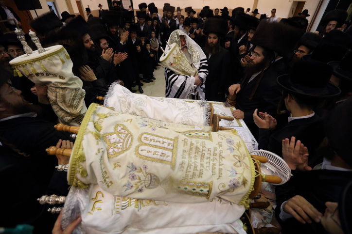 הקפות שניות בחצר פרמישלאן • גלריה