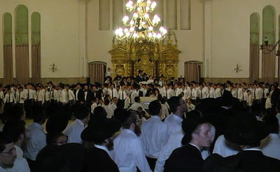 תיעוד: הקפות שניות בהיכל ישיבת פוניבז'