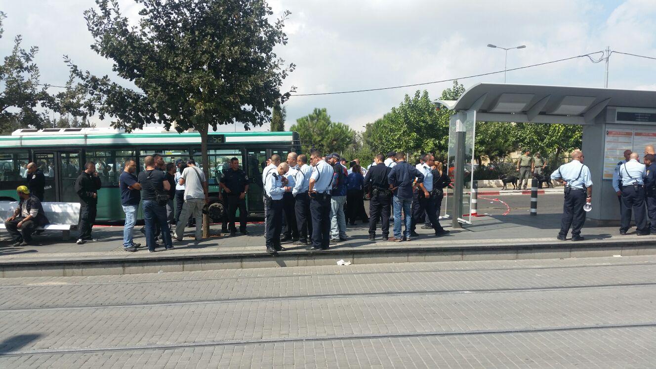 תלמיד ישיבה נפצע קשה בפיגוע דקירה בי-ם והובהל לניתוח